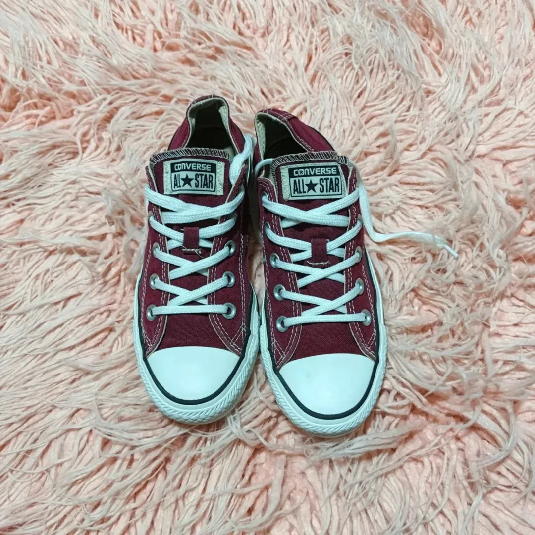 Converse-burgundy-low-top-1