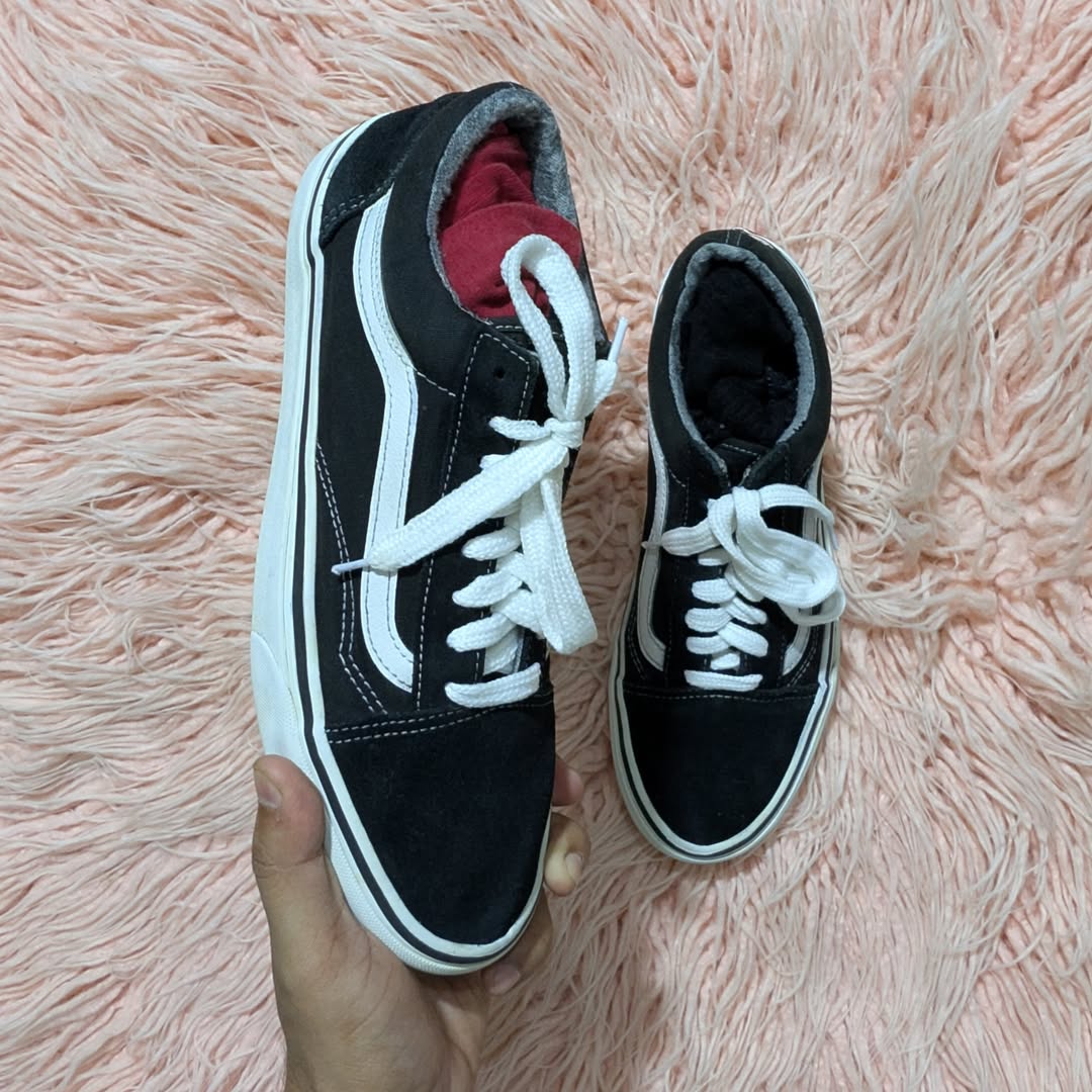 Vans-Black-42-1