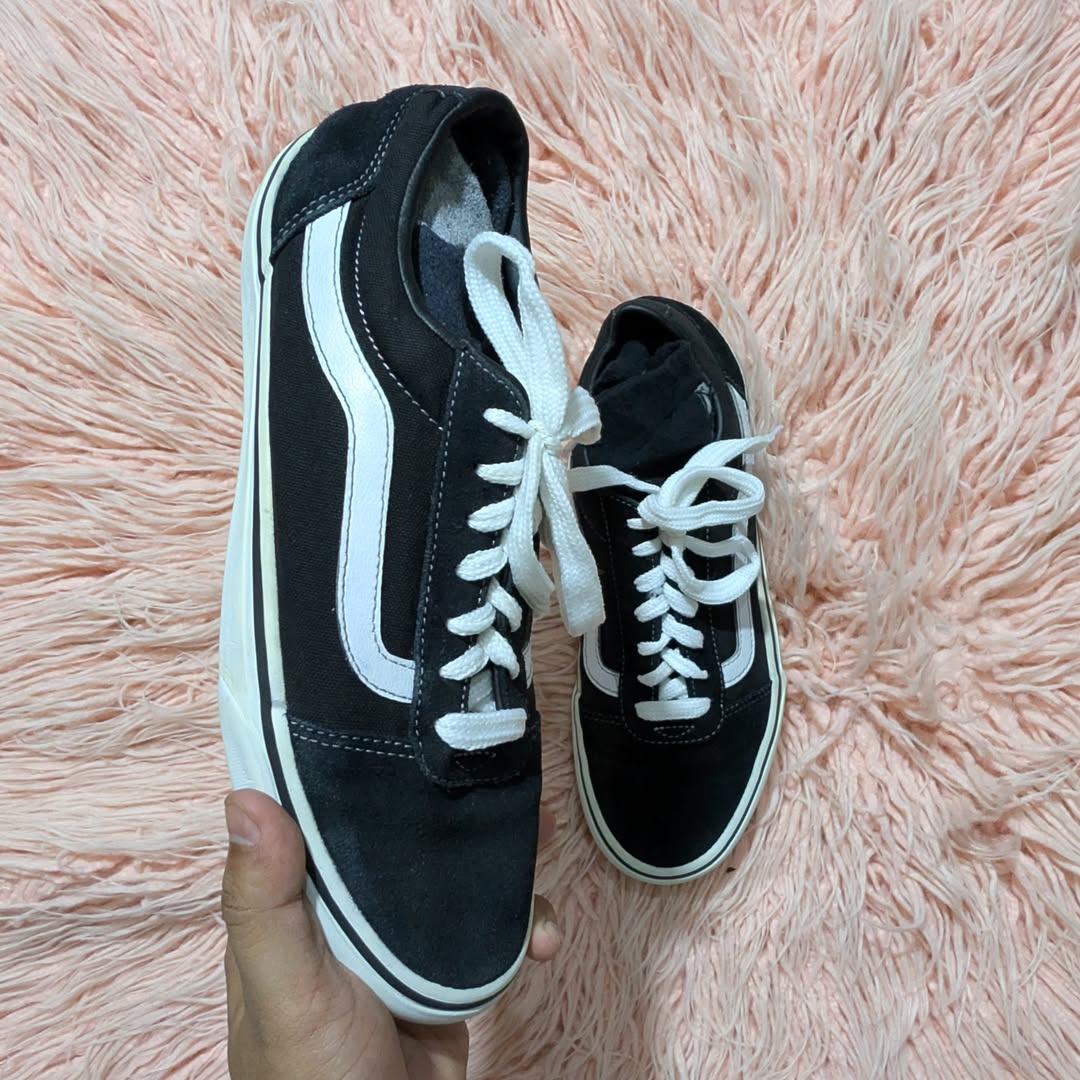 Vans-Black-42-1
