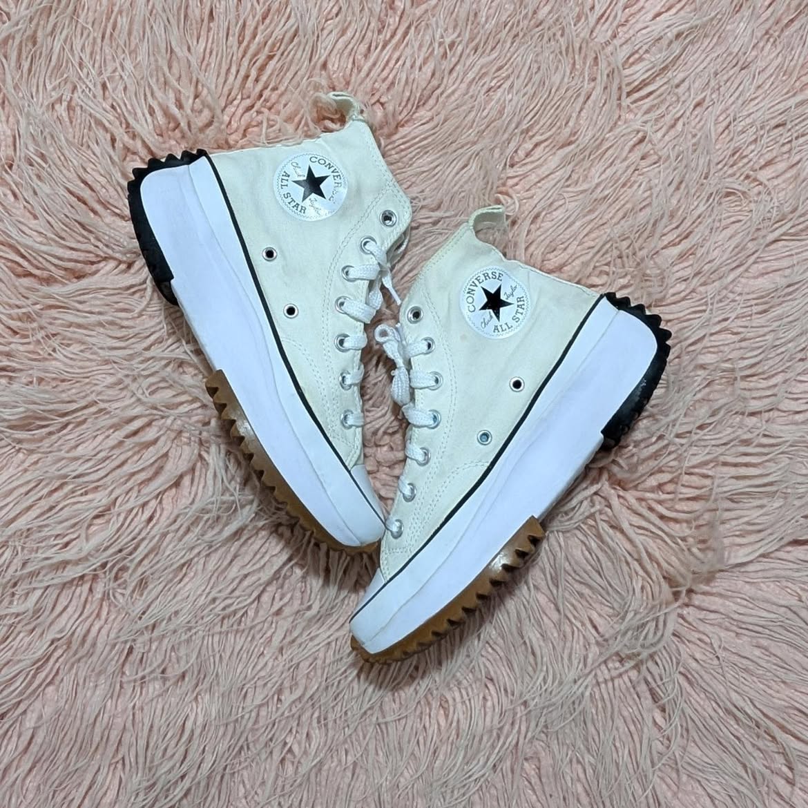ChuckTylor-White-Hightop-38.5-1